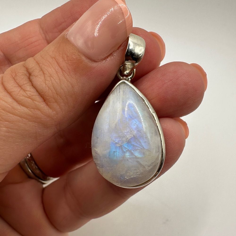 Stunning 16x23mm Moonstone cabochon pendant set in solid sterling silver! - Picture 3 of 10